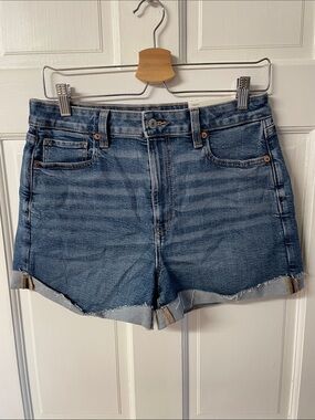 American Eagle brand new mom jean high rise denim jean shorts women’s size 10